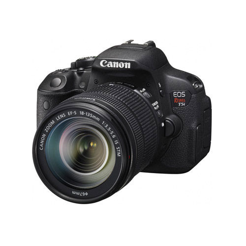 EOS 700D w/EF-S18-135 IS Lens