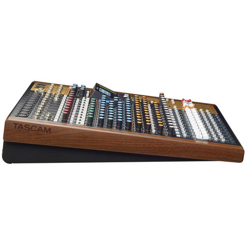 Model 16 Hybrid 14-Channel Mixer, Multitrack Recorder, and USB Audio Interface